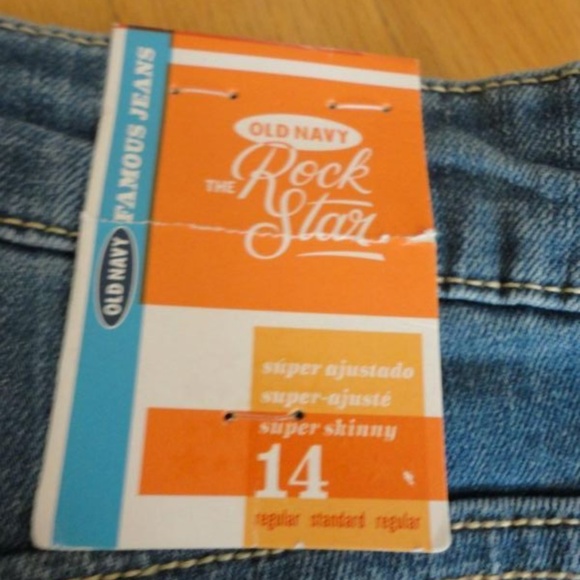 Old Navy Rockstar Super Skinny Distressed Denim - Picture 4 of 7